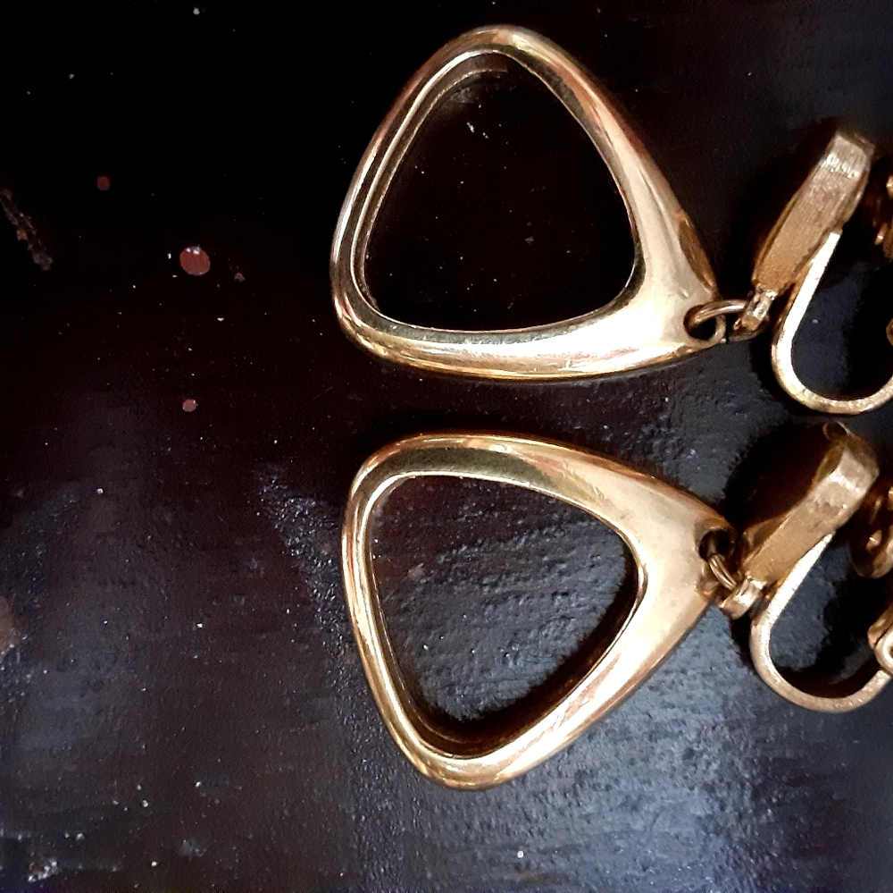 Trifari  Earings clip on